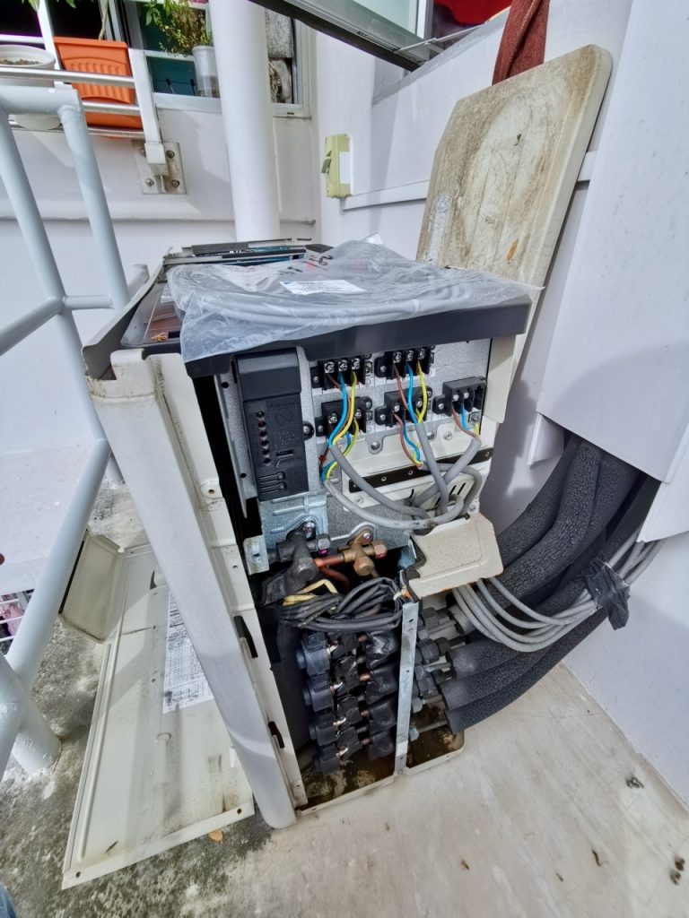 Reparing daikin error code j8 Air Conditioning by Usin Singapore